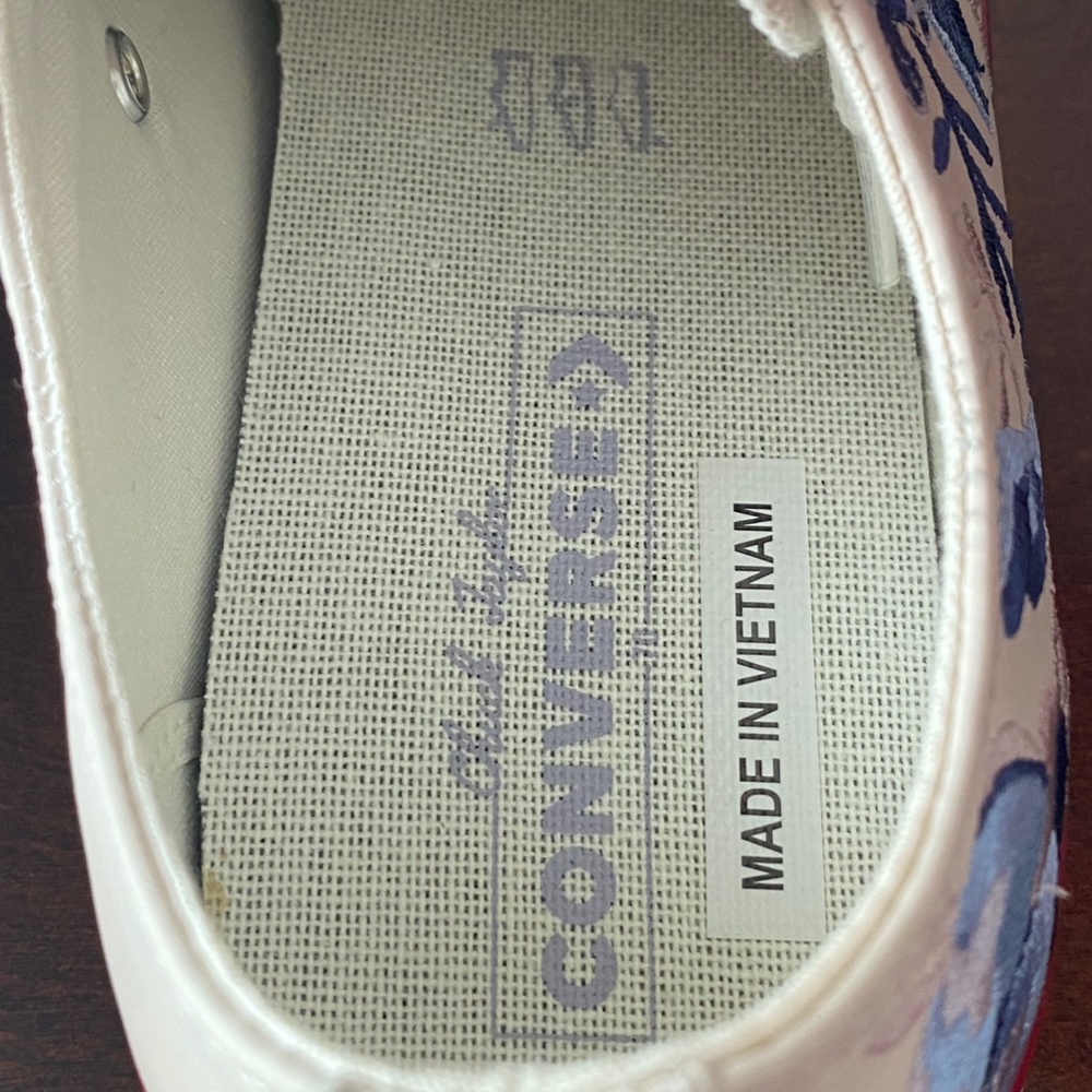 Converse Chuck Taylor® All Star® Parkway Floral 70
Low Top Sneaker - Picture 8 of 13